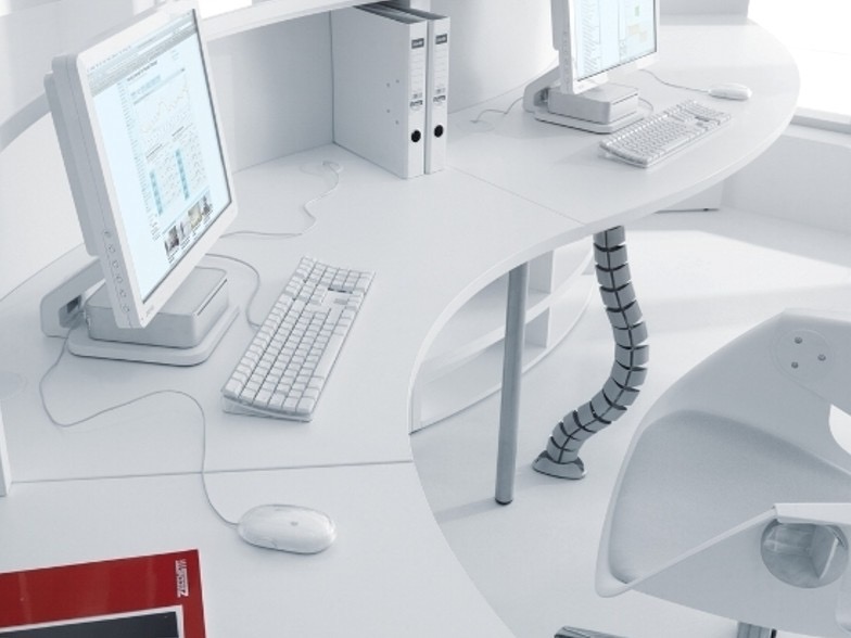 Treceri de cablu verticale